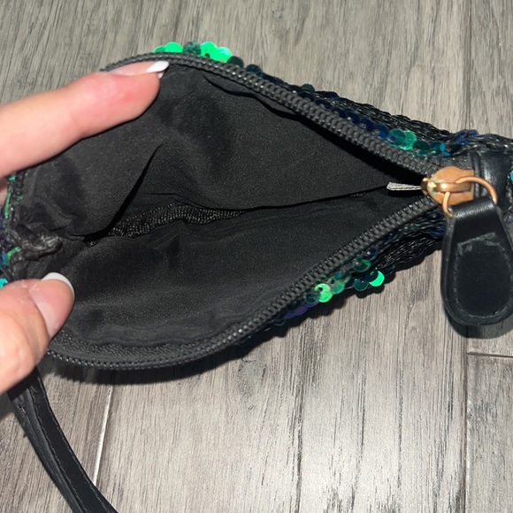 *3 for $10* Mini sequin hand wallet - Picture 2 of 3